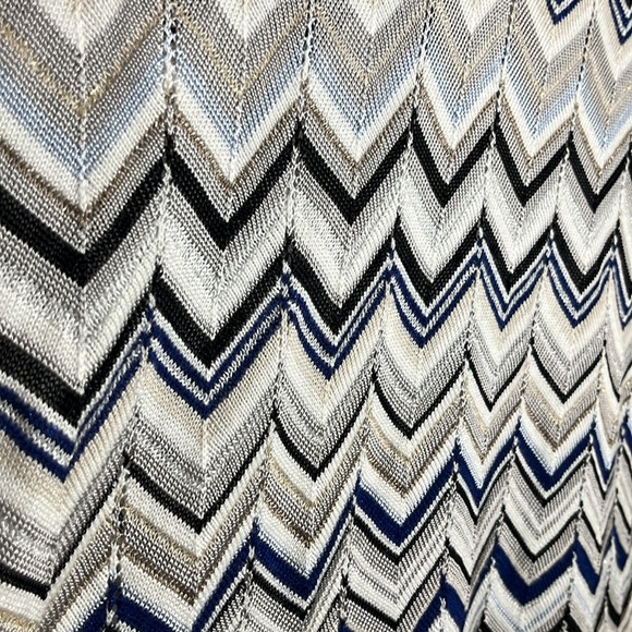 White House Black Market ZigZag Cross-Back White, Blue, Gray Sweater in Medium - Picture 13 of 16